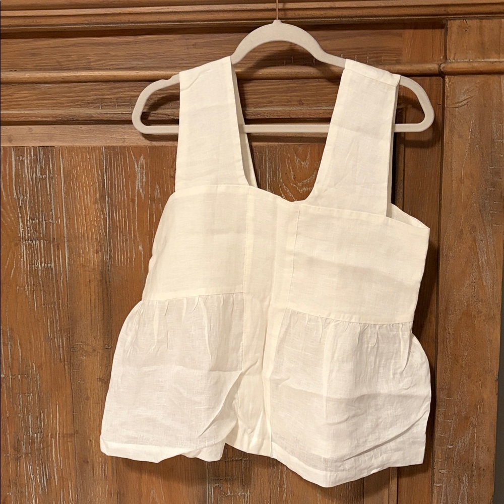 Amour Vert White Sleeveless Blouse
